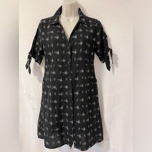 Vulcan women’s size S black-& white cotton blend short sleeve button-down dress